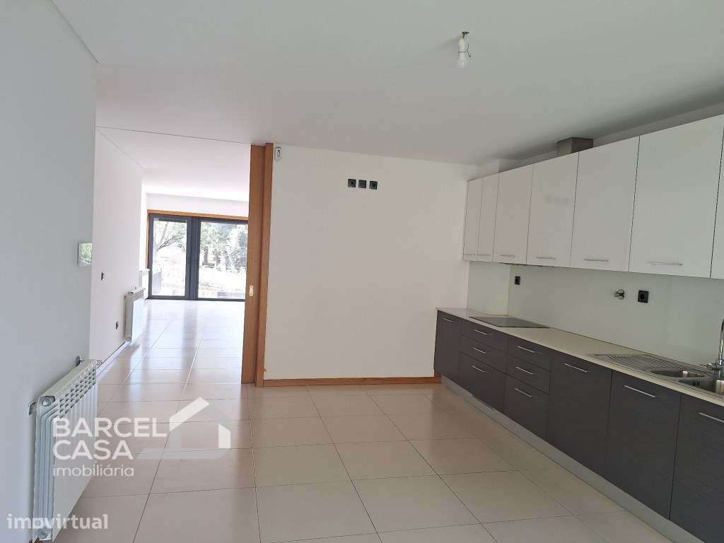 Moradia T4 em banda para arrendar em Adães - Barcelos - Grande imagem: 2/10