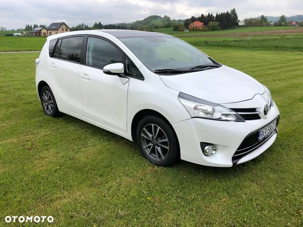 Toyota Verso 2.0 D-4D 5-Sitzer - 4