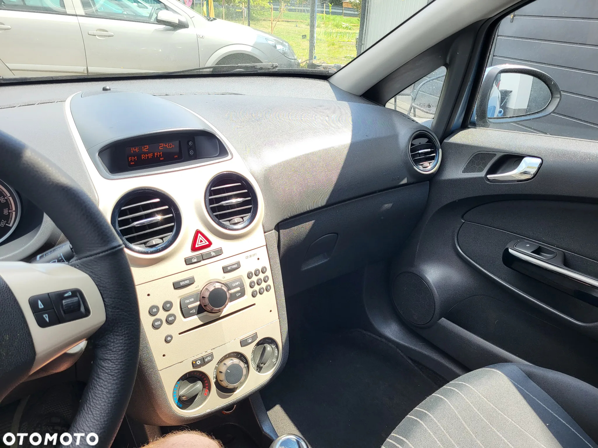 Opel Corsa 1.2 16V Enjoy - 14