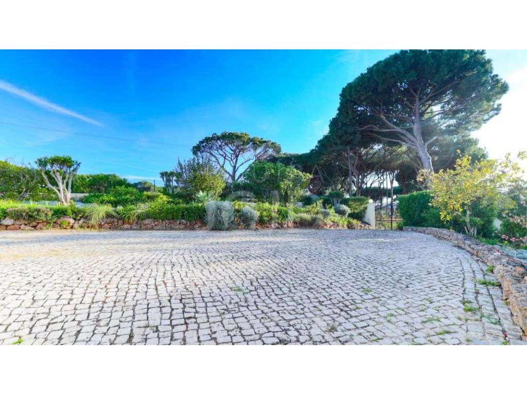 Fantástica Moradia Isolada T4 Frente ao Golfe, Totalmente Remodelad...-33