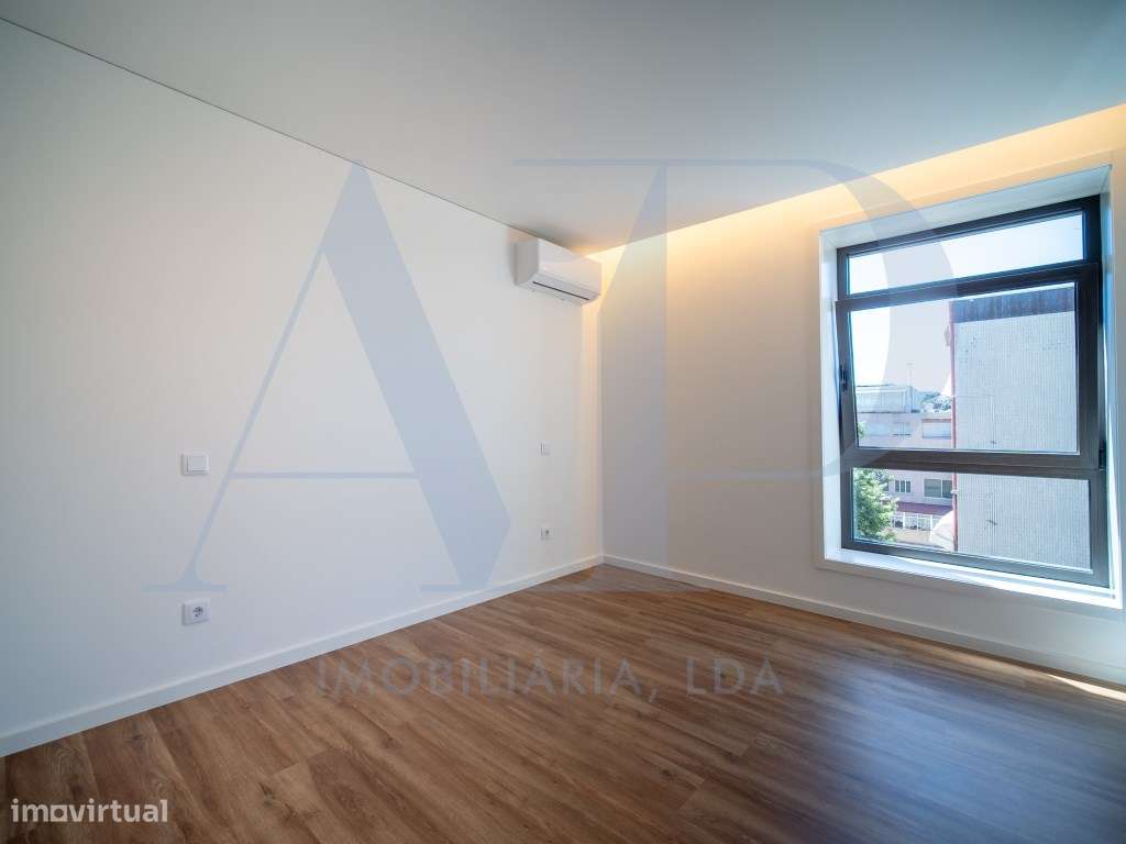 Apartamento T3 na Av. Londres com Garagem-11