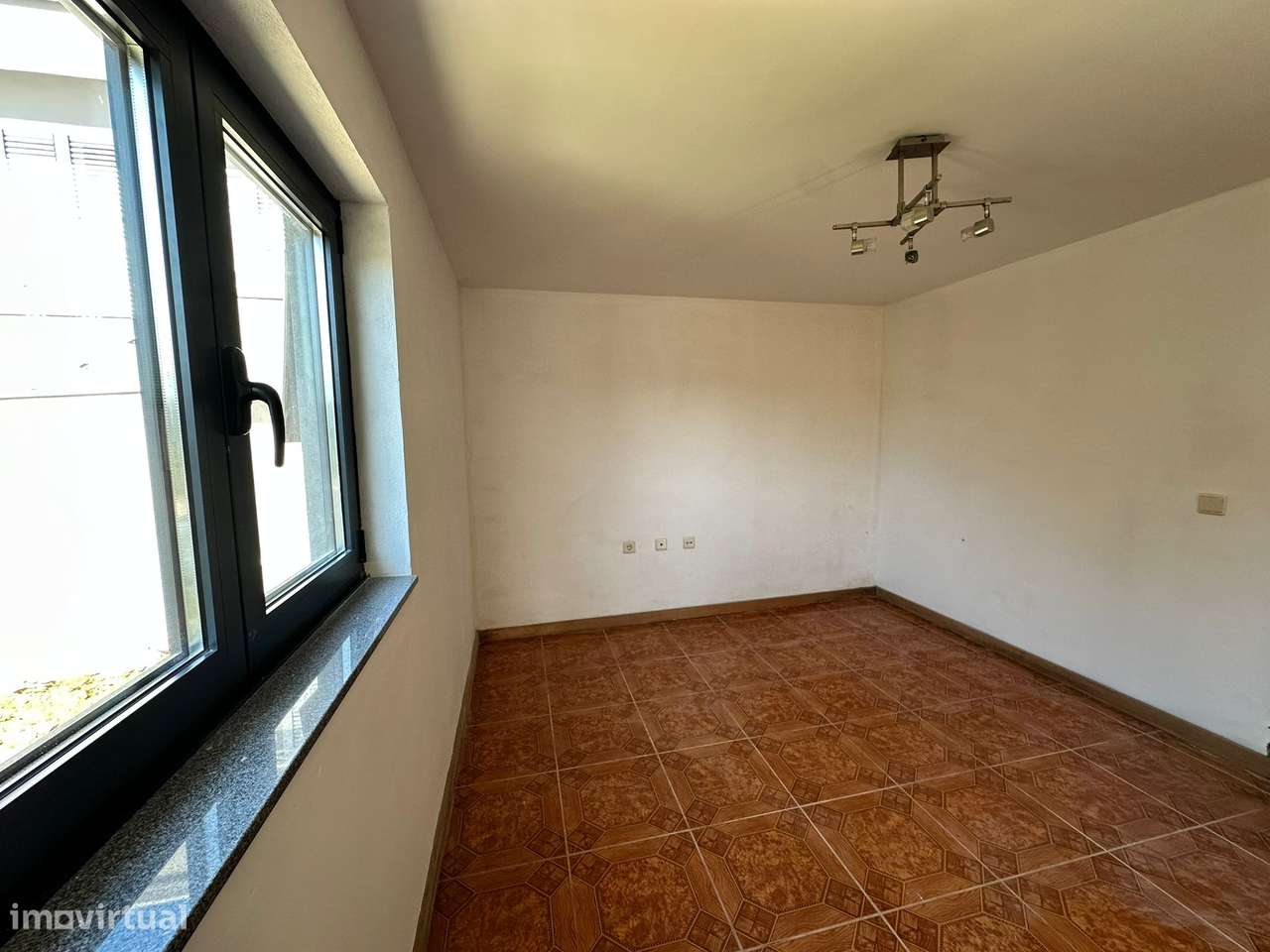 Moradia T2 | Para Remodelar | Garagem | Lomba | Rio Douro-4