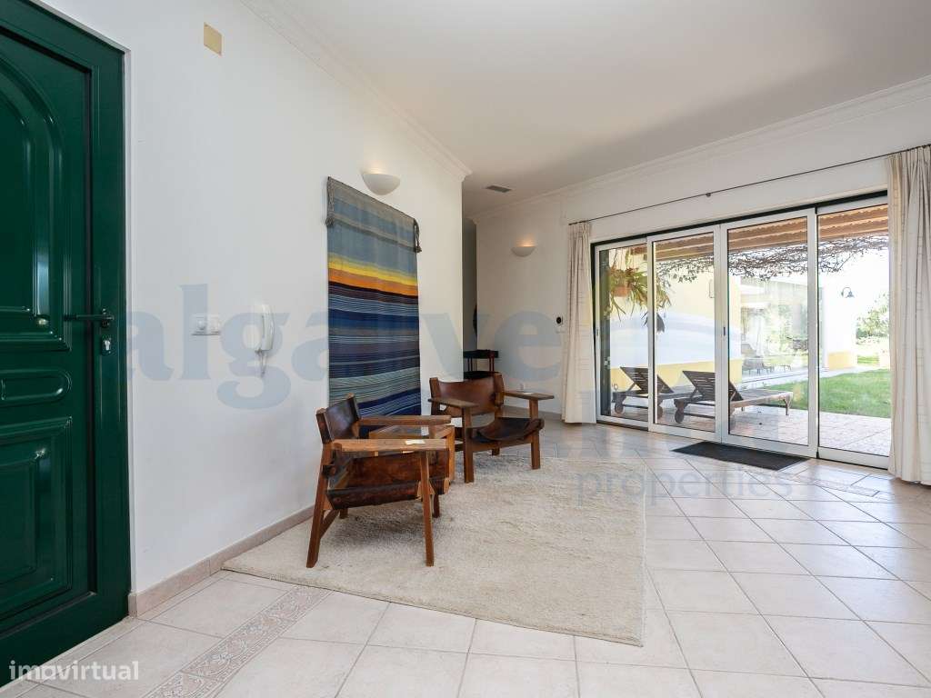 Moradia T5 com Jardim e Piscina + Lote Urbano para construção - Cas...-9