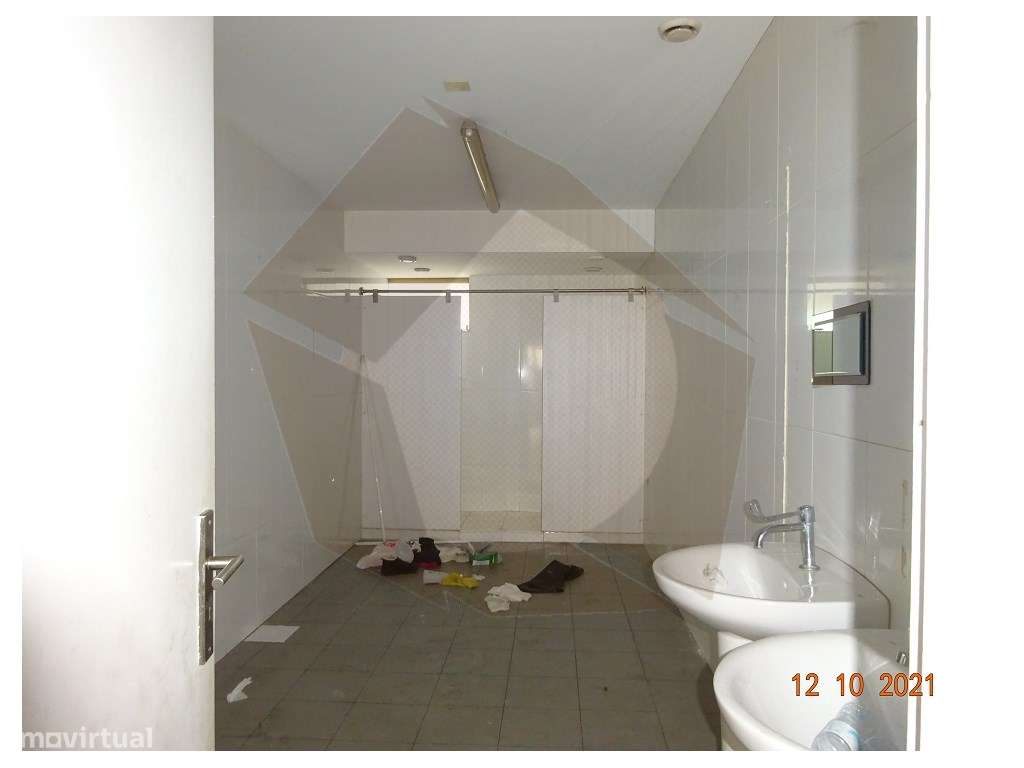 Restauração / Comércio -Parque Comercial Chiolo Maia-13