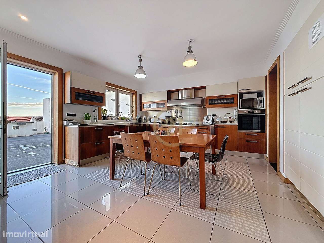 Moradia de Elevada Qualidade no Coração da Praia da Vitória – Vista Ba-8
