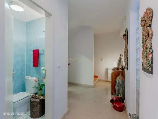 Moradia T6 com Jardim Interior e Garagem na Lapa – Junto à Embaixada d-10