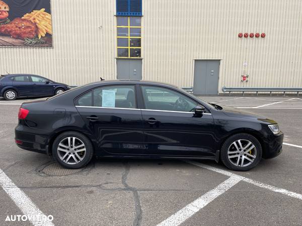 Volkswagen Jetta 2.0 TDI Highline - 5