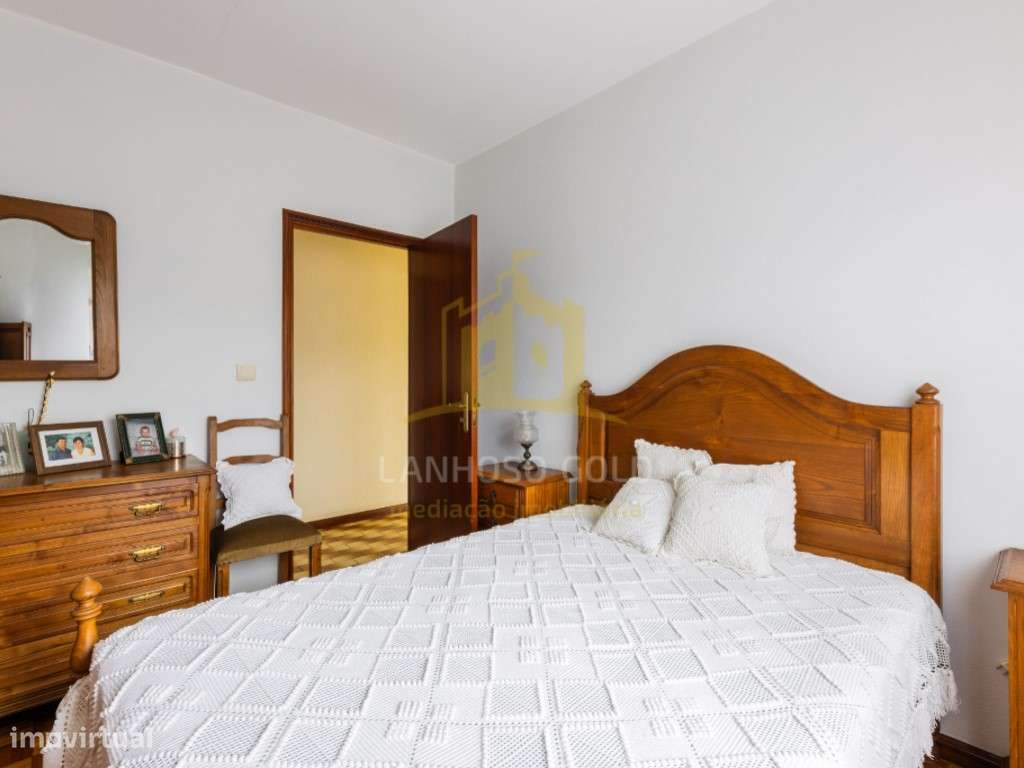 Moradia T6 em Lanhoso - Espaço, Conforto e Versatilidade-10