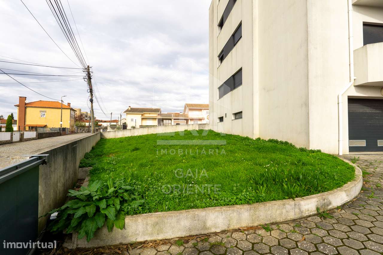 Apartamento T2 moderno com garagem em Grijó-28