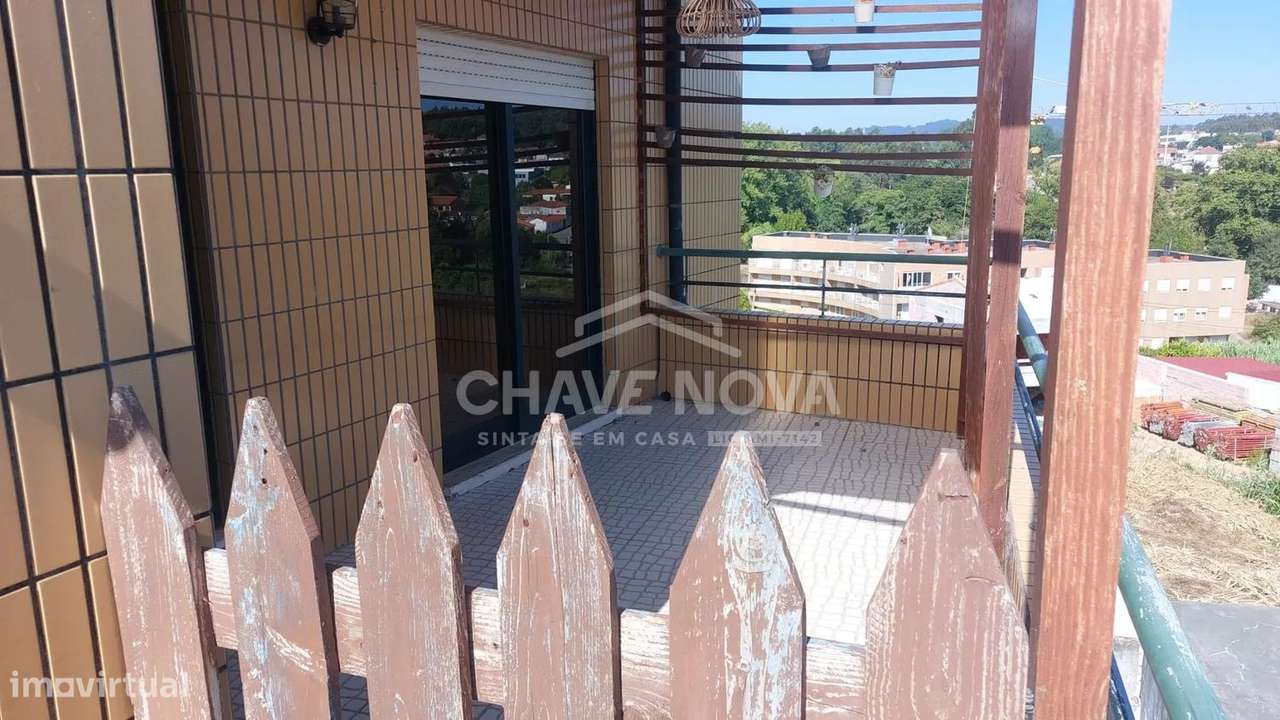 T2 Último Piso c/ Terraço e Garagem Box em S. Félix da Marinha-26