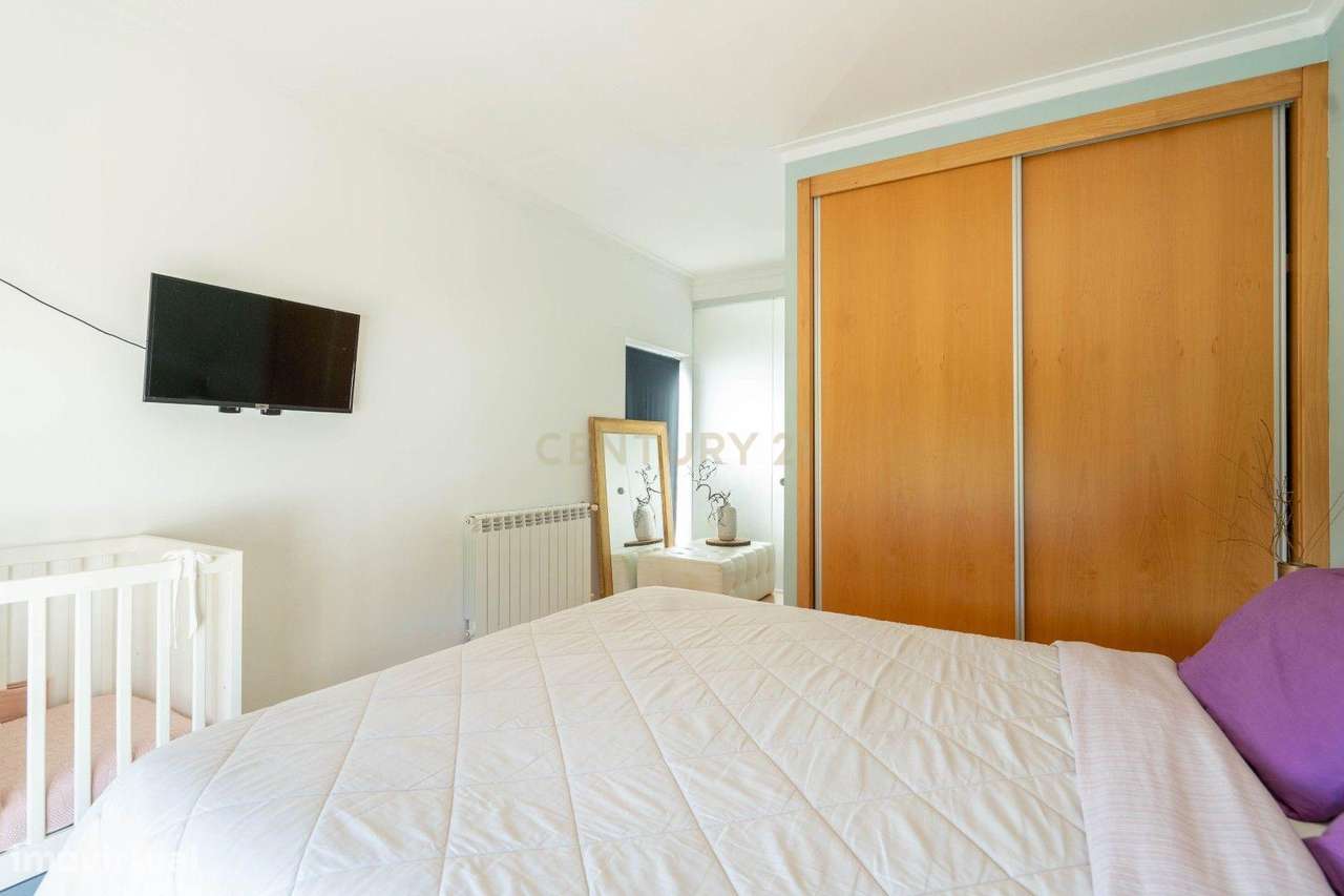 Moradia térrea T3+1 com linhas modernas,varandas,churrasco,jardim,gara-40