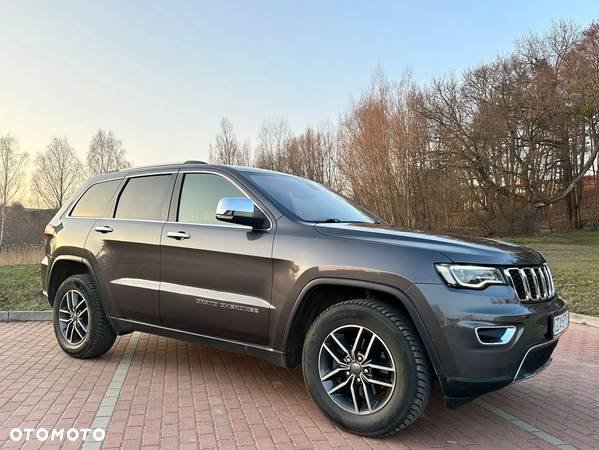 Jeep Grand Cherokee - 24