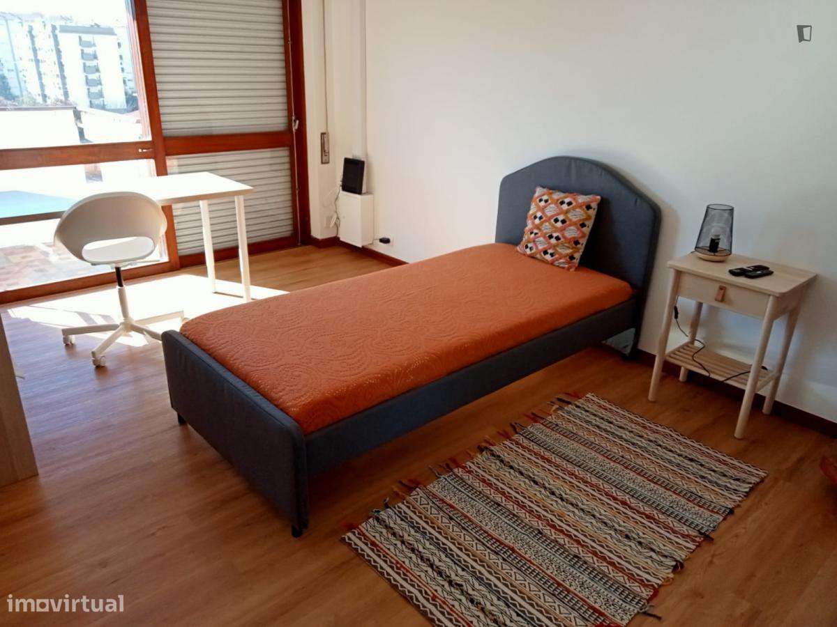 Quarto - localizado em Bairro do Sol Coimbra - Grande imagem: 2/10