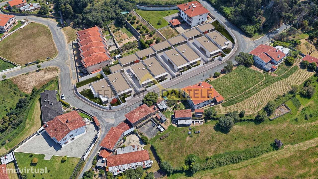 Moradia T3 Nova em Travanca Santa Maria da Feira-13
