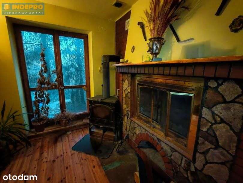 Zielona enklawa w mieście – dom z potencjałem!-14