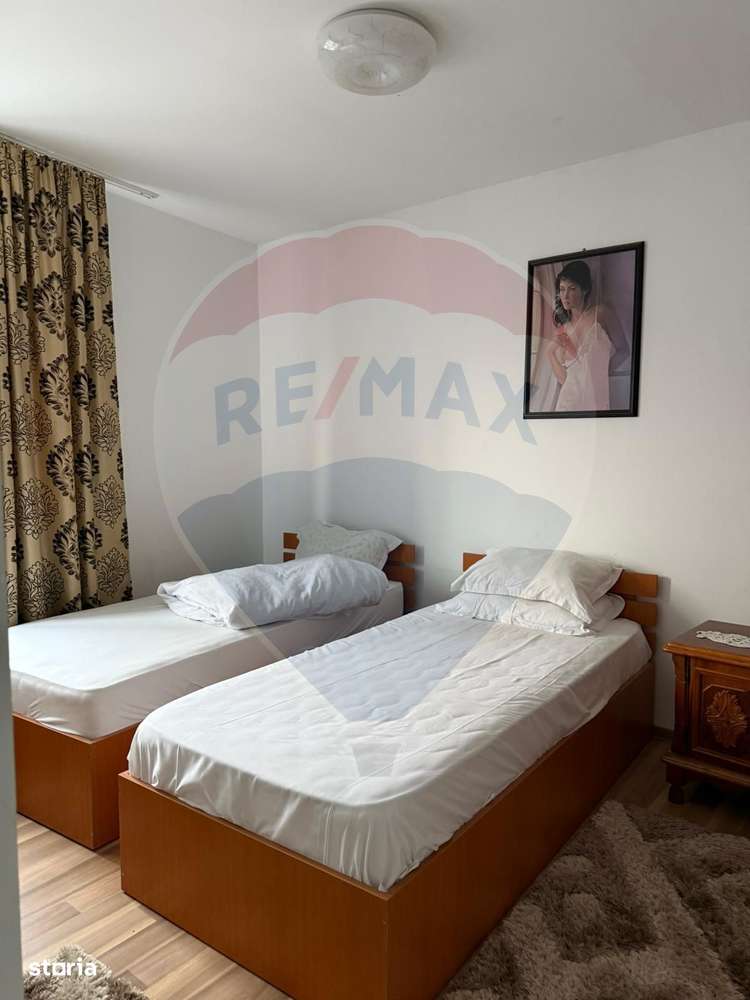 Casă / Vilă cu 8 camere de vânzare în zona Central-10