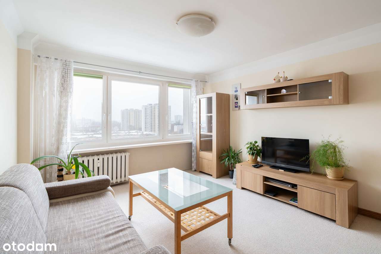 3 niezależne pokoje z osobną kuchnią, z balkonem i piwnicą.