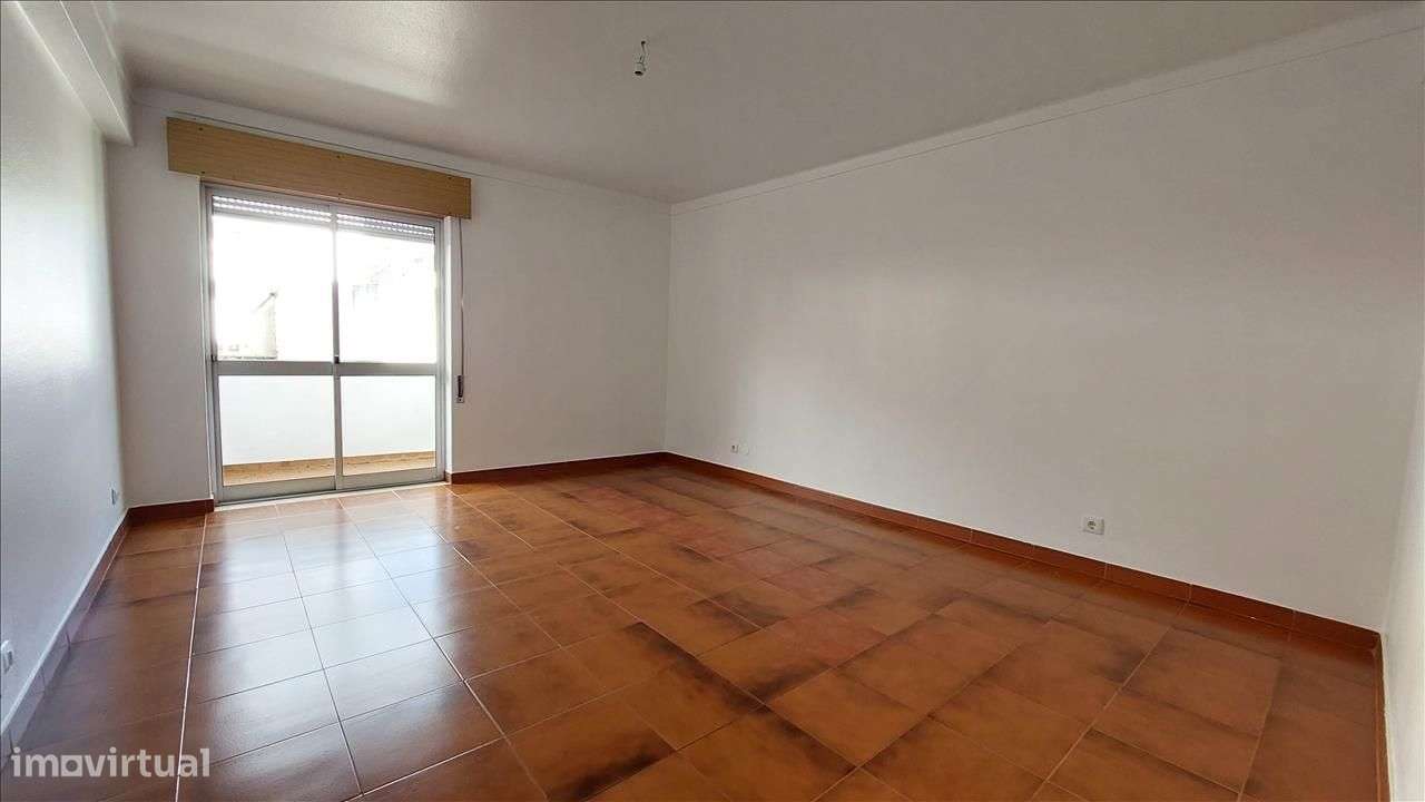 Apartamento T3 com Varanda em Algueirão-Mem Martins, Sintra-3