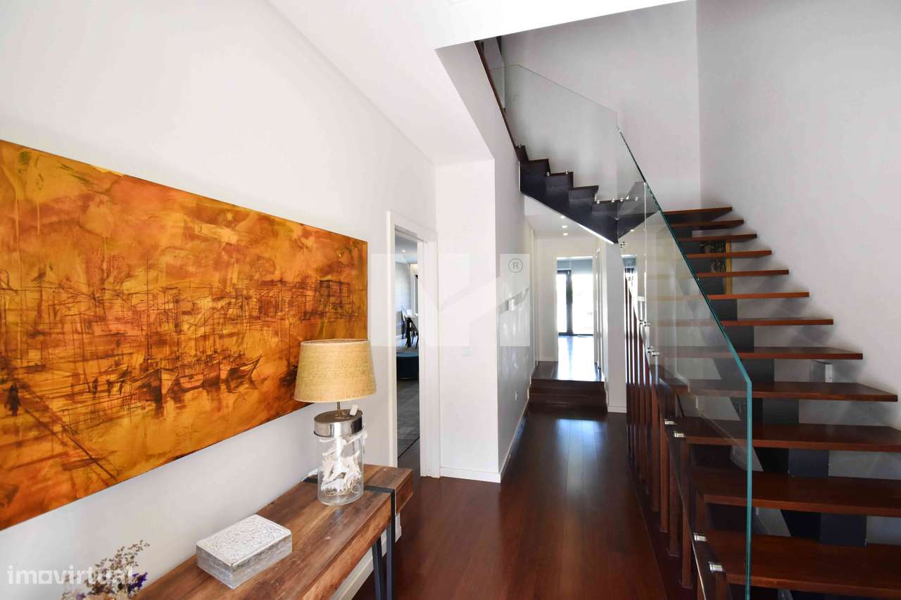 Moradia T4 Contemporânea | 4 Suites | C/ Piscina-3