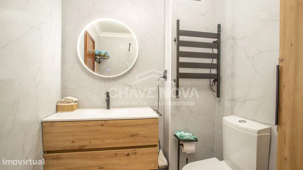 T2 com ótima luz natural, varandas, garagem, arrumos-15