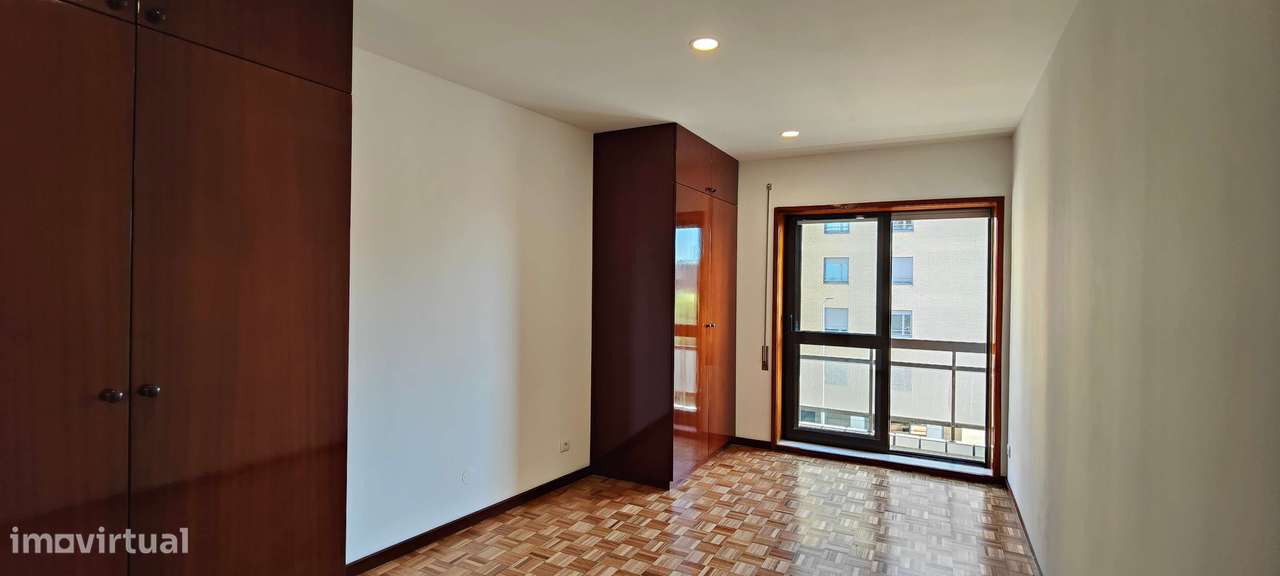 T3 à Arca d´Água, renovado - Grande imagem: 5/16