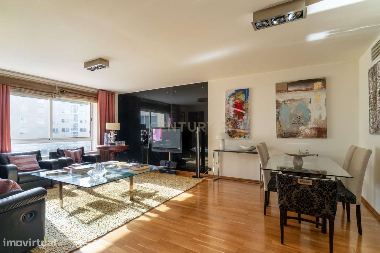 Venda T2 com dois lugares de garagem no Parque das nações - Grande imagem: 2/29