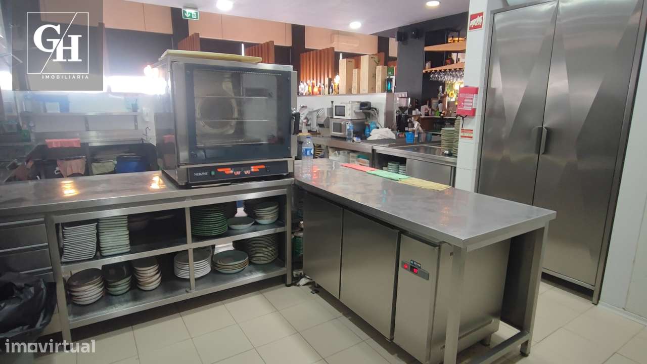 Trespasse de Restaurante - Equipado e com estacionamento privado-21