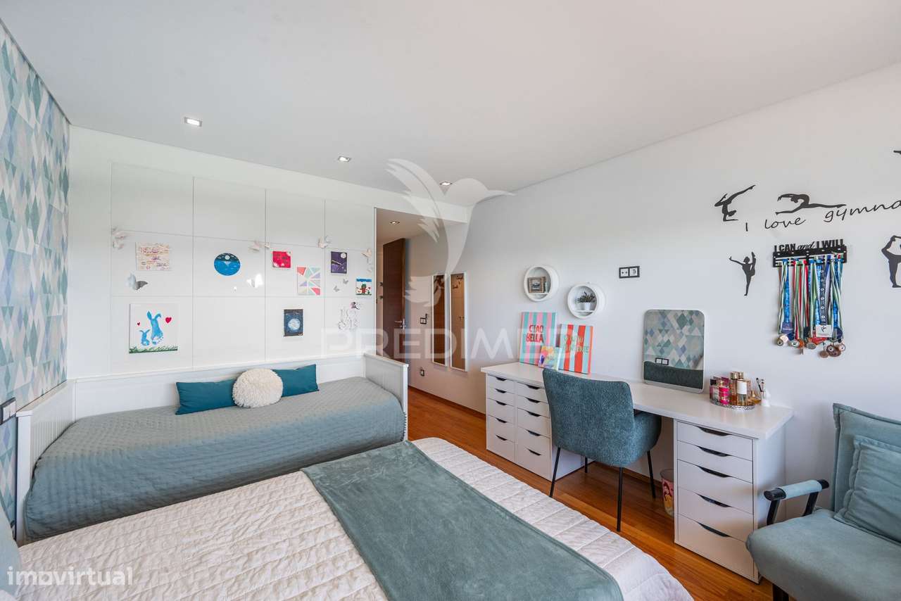 Exclusivo T3 de Prestígio em Urgezes – Luz, Sofisticação e Espaço S...-22