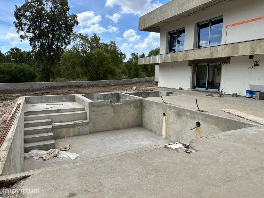 Moradia T5 de Luxo | Vila Alegre, Fernão Ferro-35