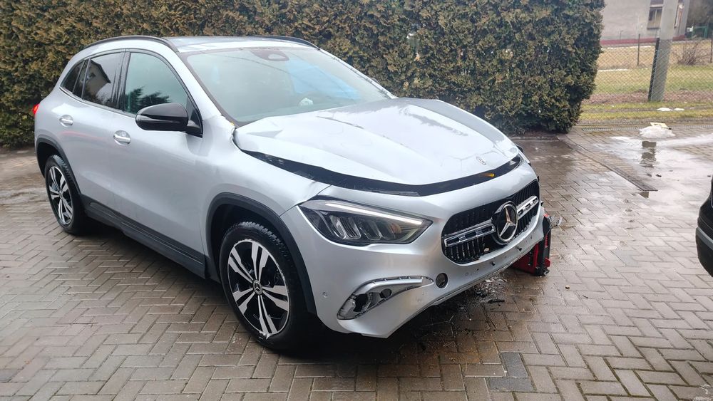 Mercedes-Benz GLA 200 Progressive 2024