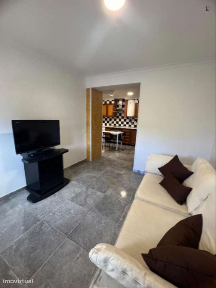 Quarto - localizado em Caldas da rainha - Grande imagem: 5/7