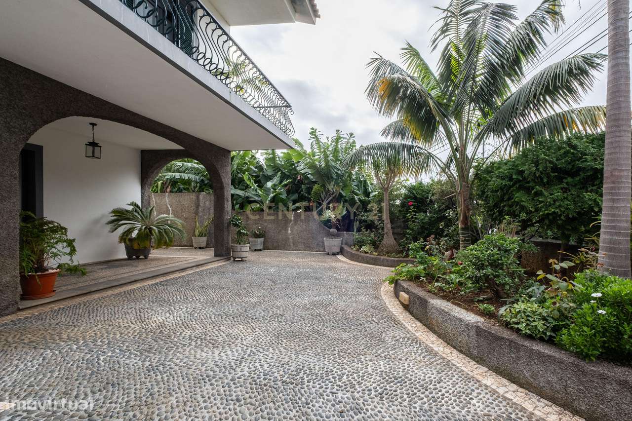 Moradia T2 Remodelada em Câmara de Lobos com Vista para o Pôr do Sol-6