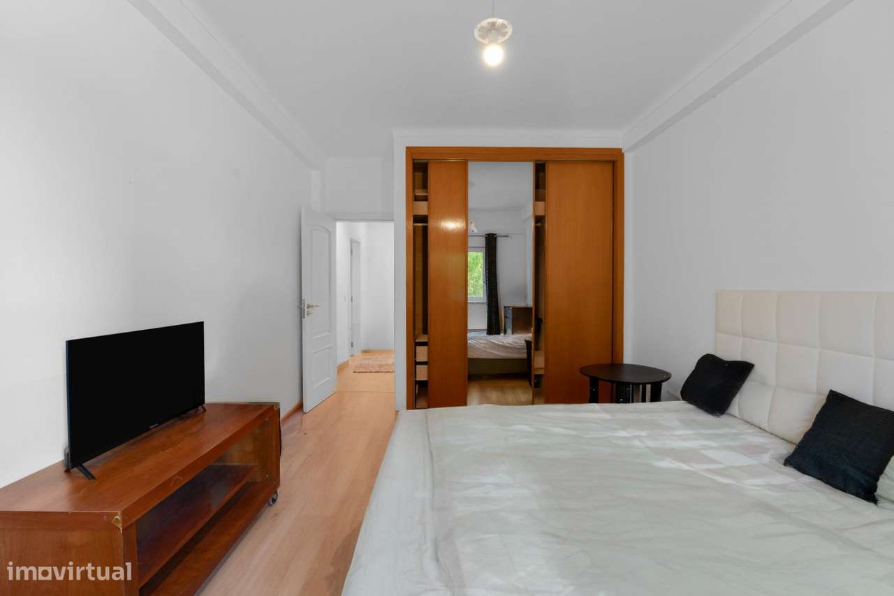 Moradia T4+1 com piscina e jardim, no Murganhal, Caxias-32
