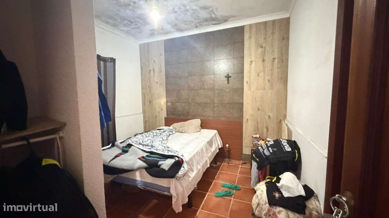 Andar de Moradia T2 c/ Suite, Logradouro e Garagem-23
