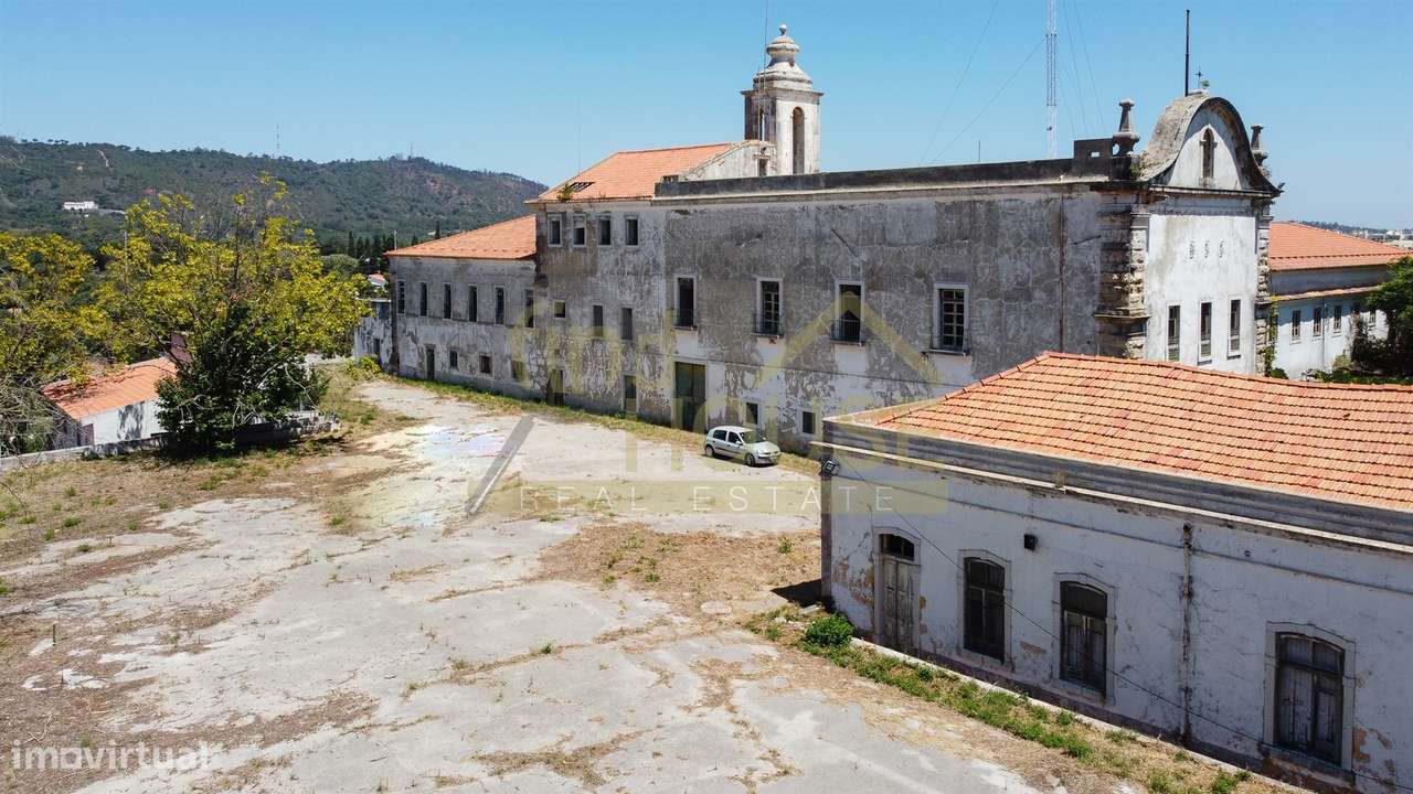Terreno com edifício para reconstrução de Hotel e Habitação em Setúbal - Grande imagem: 2/37