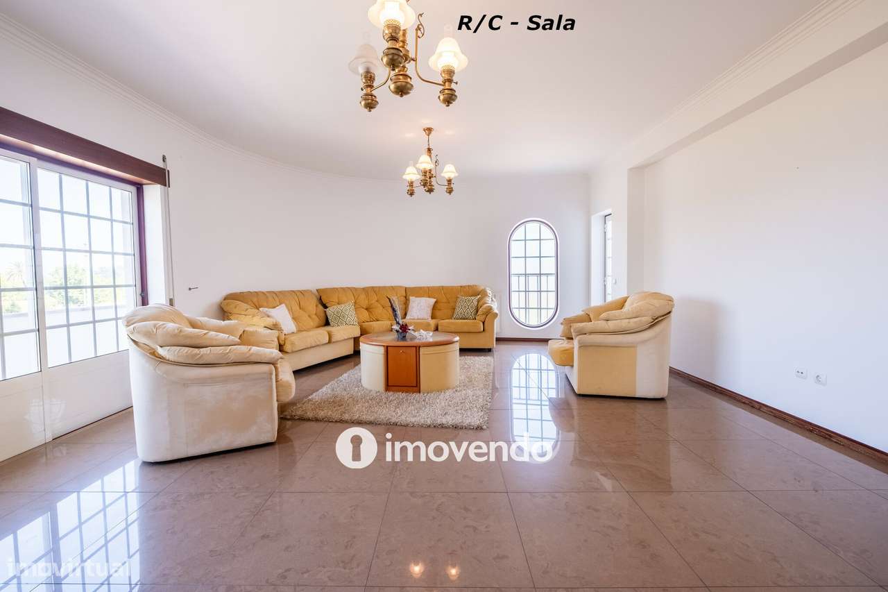 Moradia com terreno de 1.347 m2 e garagem, em São Martinho do Bispo - Grande imagem: 3/60