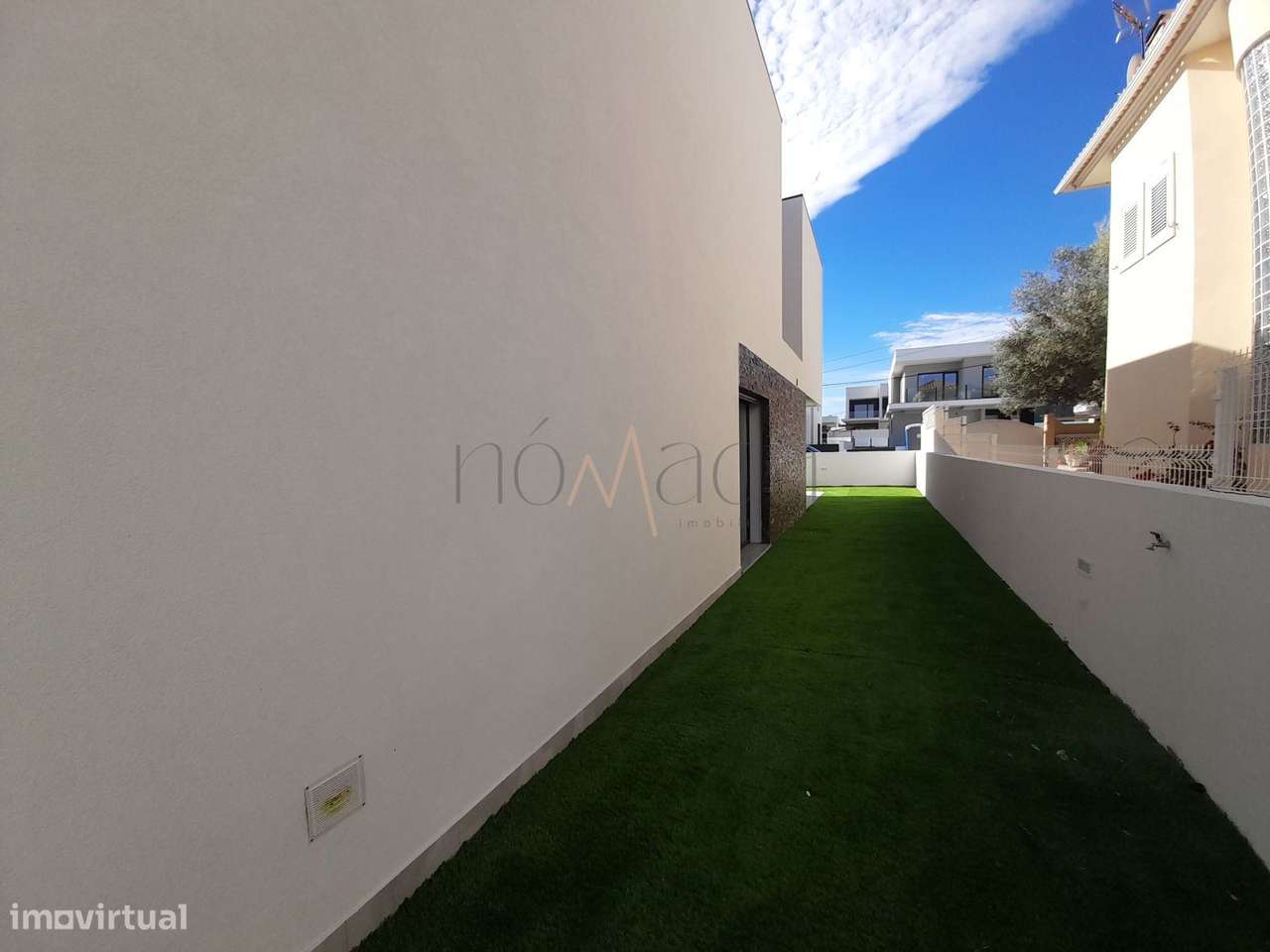 Fantástica moradia localizada no bairro de Valadares, Seixal-14