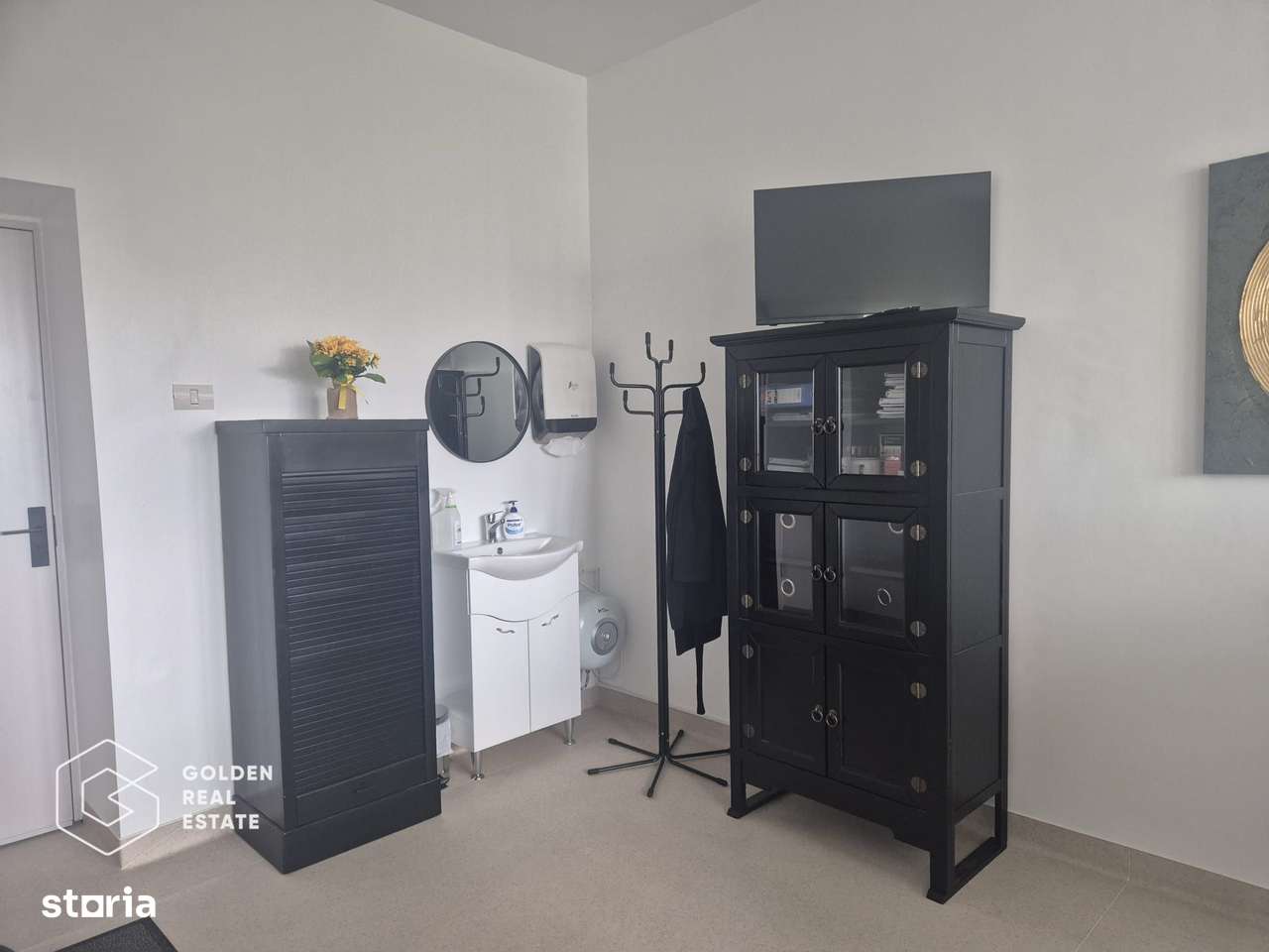 Cabinet medical ultracentral, renovat recent în Policlinica Municipala - Imagine principală: 2/5