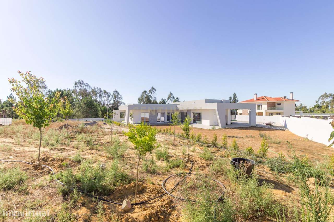 Vila Alegre / Fernão Ferro - Luxuosa moradia isolada térrea de 4 assoa-35