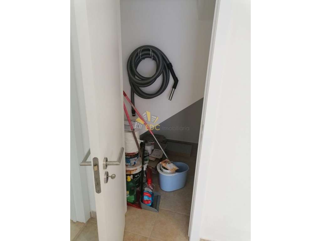 Moradia V3+1 Totalmente Remodelada no Centro da Ericeira e com vist...-43