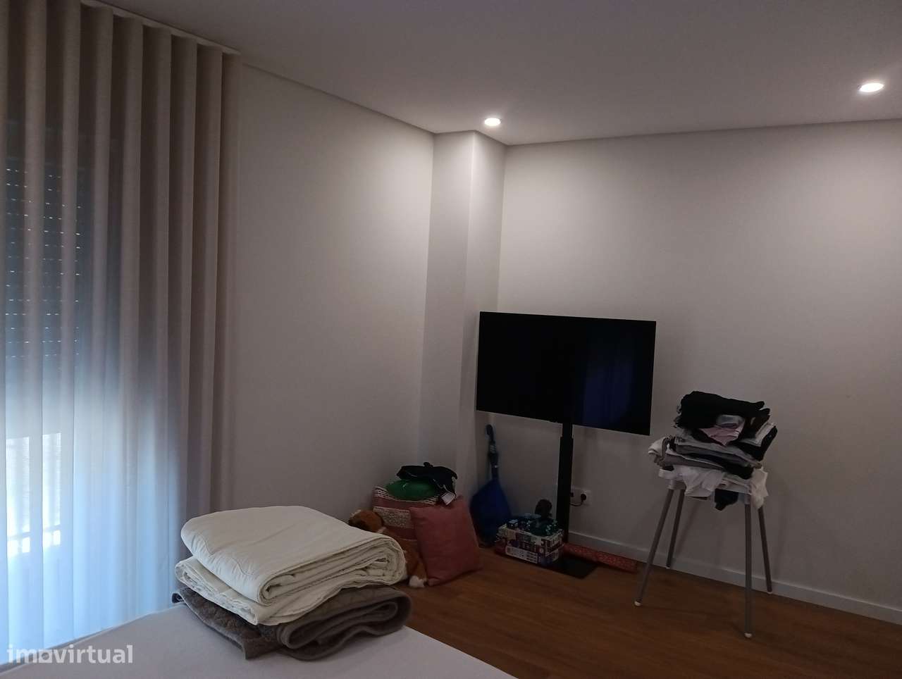 Apartamento T2 Novo com Varanda e Garagem-11