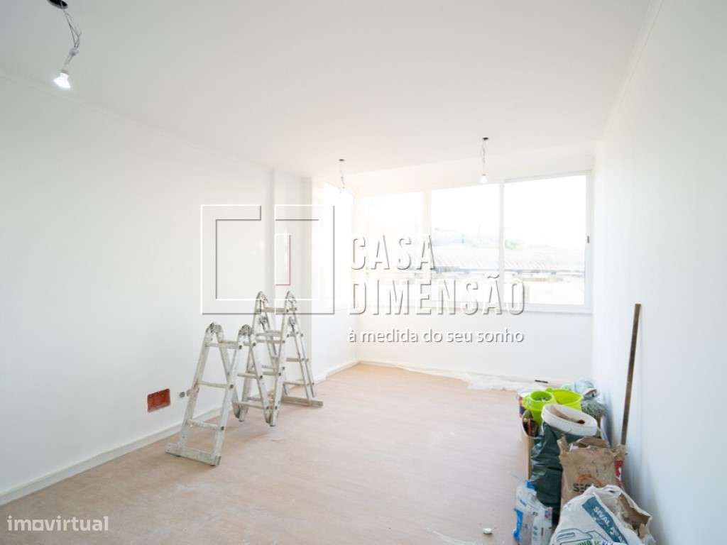Apartamento de tipologia T3, em Queluz, com terraço, em fase de rem... - Grande imagem: 5/16