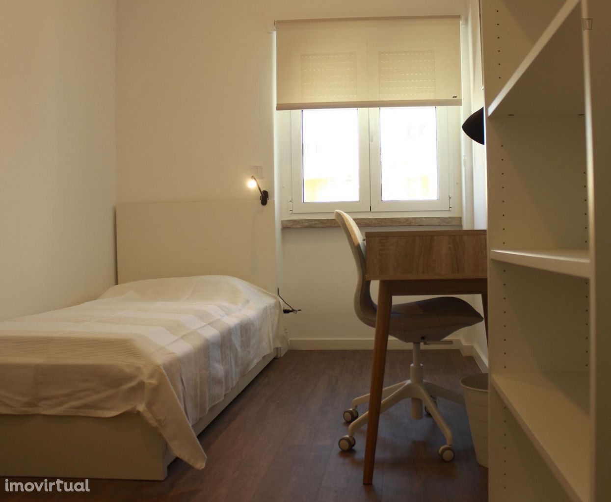 593306 - Quarto com cama de solteiro em apartamento com 3 quartos