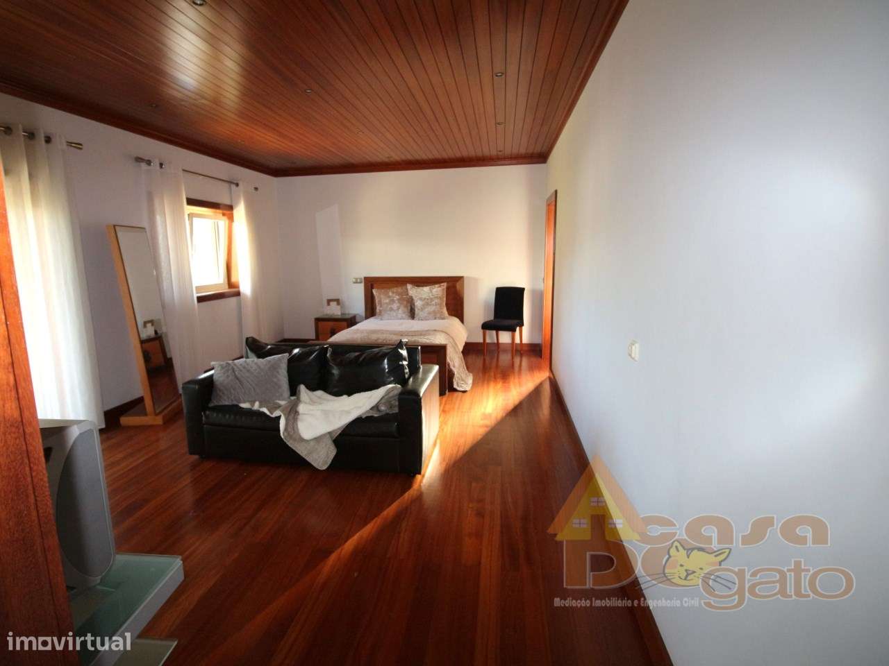 Moradia de 4 frentes com cave de 700 M2 - Grande imagem: 4/50