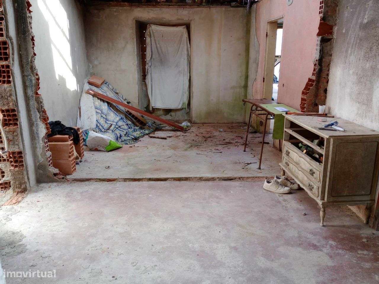 Vende-se moradia para renovar na Lamarosa, Coimbra. - Grande imagem: 4/12