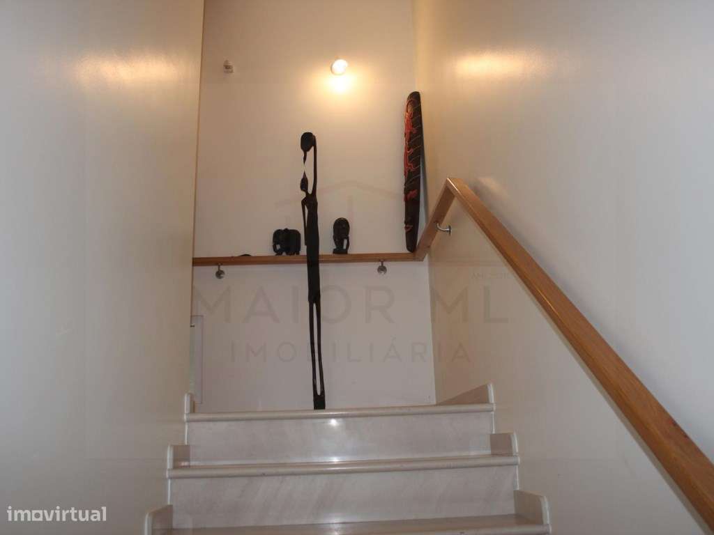 Moradia T5 com grandes áreas em zona muito tranquila de Rio Maior-53