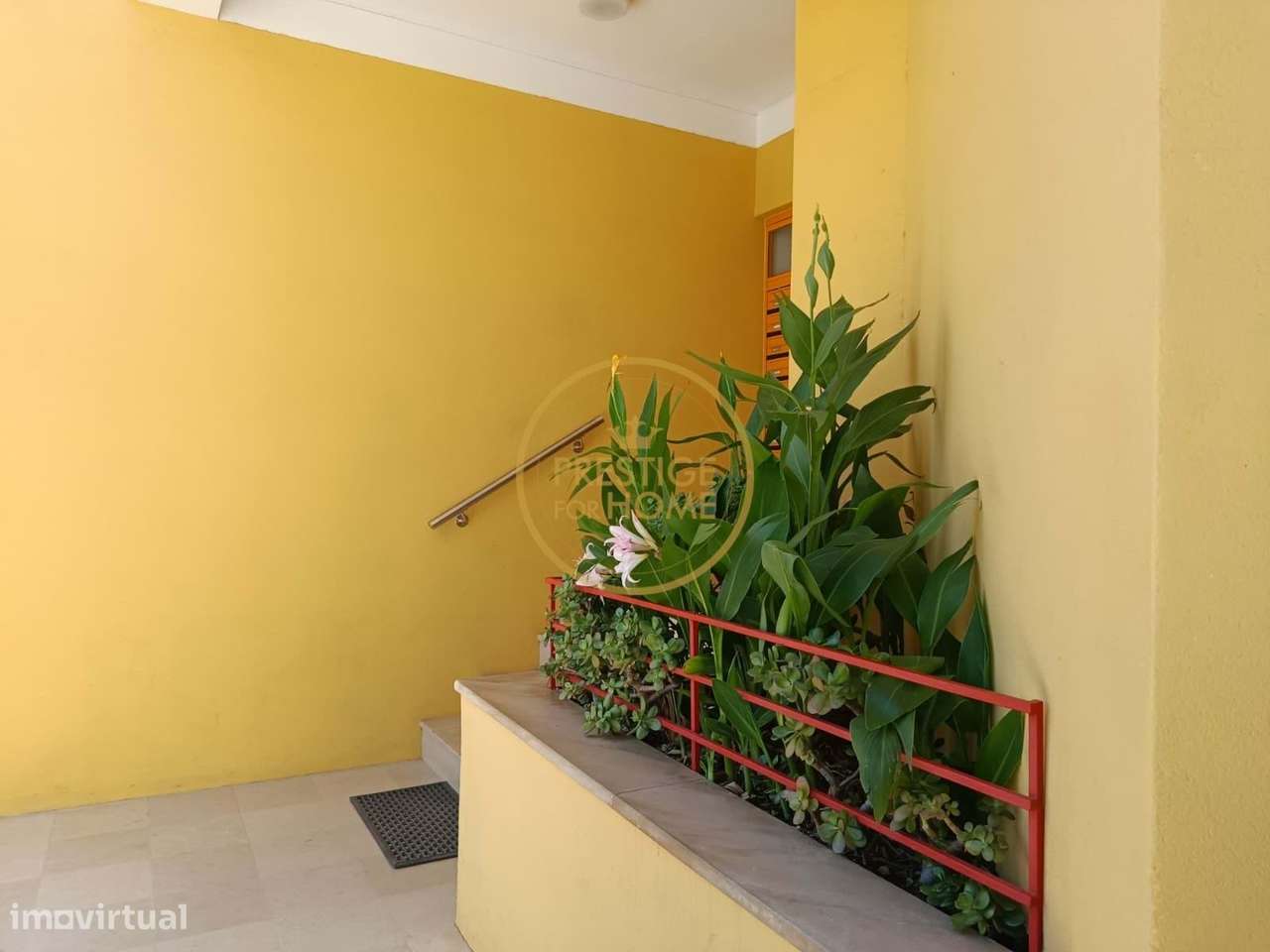 Apartamento T3 com garagem no centro de Loulé-13