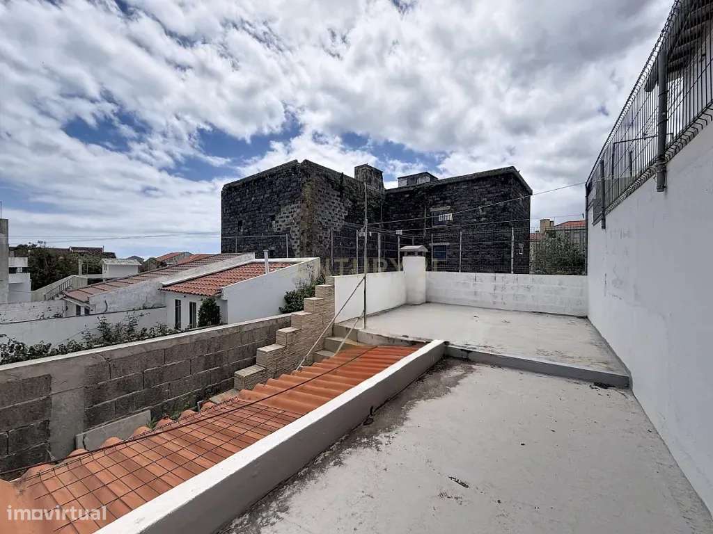 Moradia Geminada T2 no Centro de Ponta Delgada-20