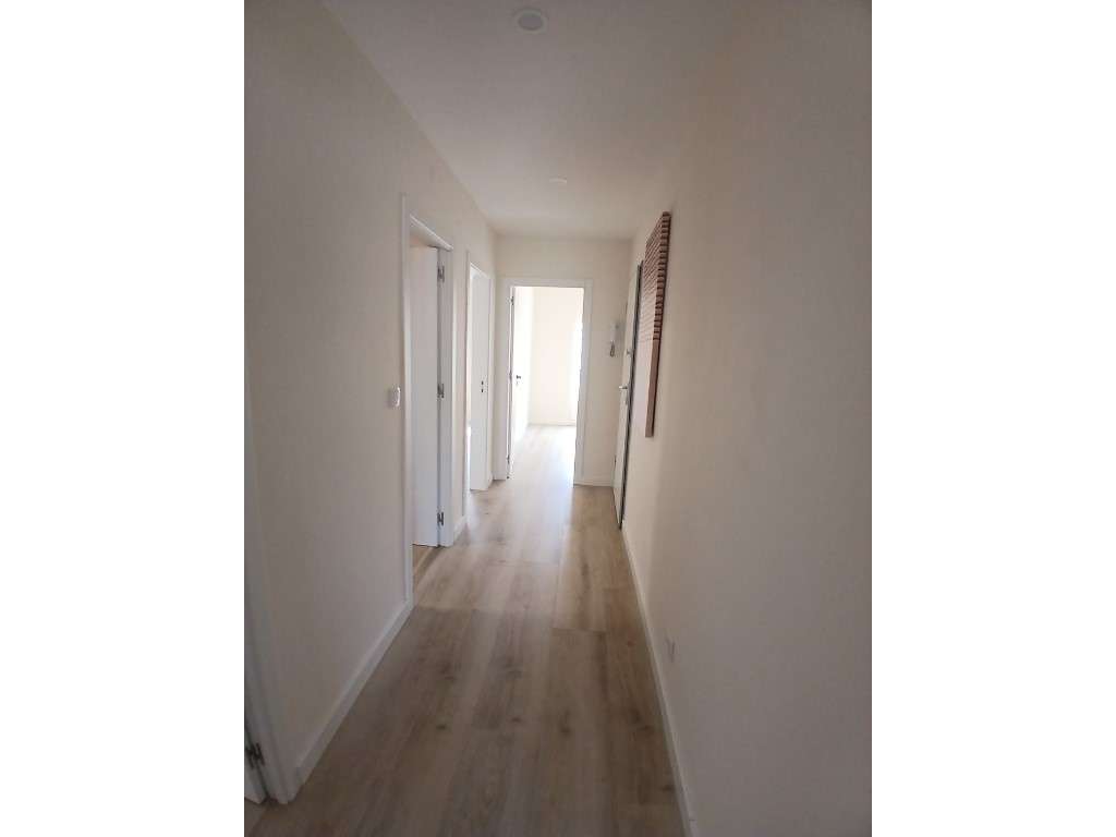 T2 renovado em Odivelas, Lisboa-11