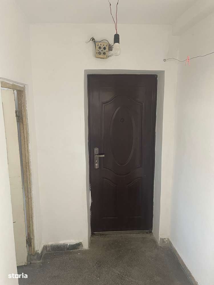 Apartament 2 camere, etaj 2/4 , fara imbunatatiri,  zona Scoala 6-4